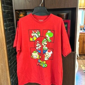 Super Mario T-shirt in size XL